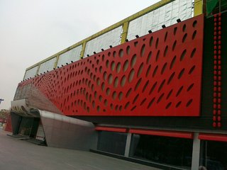 鋁單板價格之鋁板(bǎn)衝孔率與單價的關係